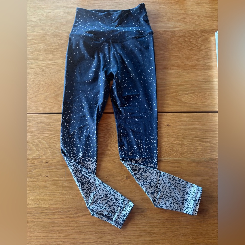 Beyond Yoga Navy Leggings in with silver speckles
